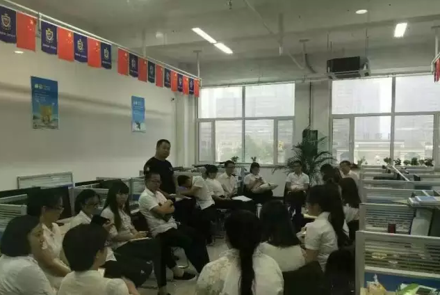 家人們開(kāi)展學(xué)習(xí)探討活動(dòng)。 